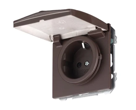 Розетка 1-на з кришкою 2P+Z, ШУКО SIEMENS DELTA Style 16А, 250V, шоколад