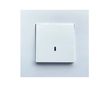 Вимикач 1кл. з підсв. EFAPEL QUADRO 10АХ, 250V, білий матовий