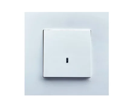 Вимикач 1кл. з підсв. EFAPEL QUADRO 10АХ, 250V, білий глянцевий