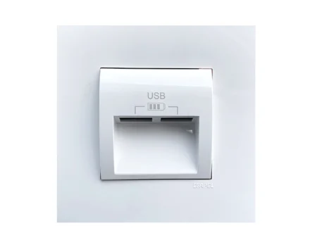 Розетка 2-на USB зарядний пристрій тип A EFAPEL QUADRO, 3А, білий глянцевий