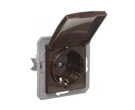 Розетка з кришкою, з з/к, 250V/16A ТЕМ EKONOMIK без рамки, шоколад