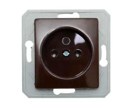 Розетка одинарн. без з/к 250V/16A ТЕМ EKONOMIK без рамки, шоколад