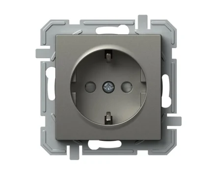 Розетка одинарн. з з/к, з шторками, 250V/16A TEM LOGIQ, титан